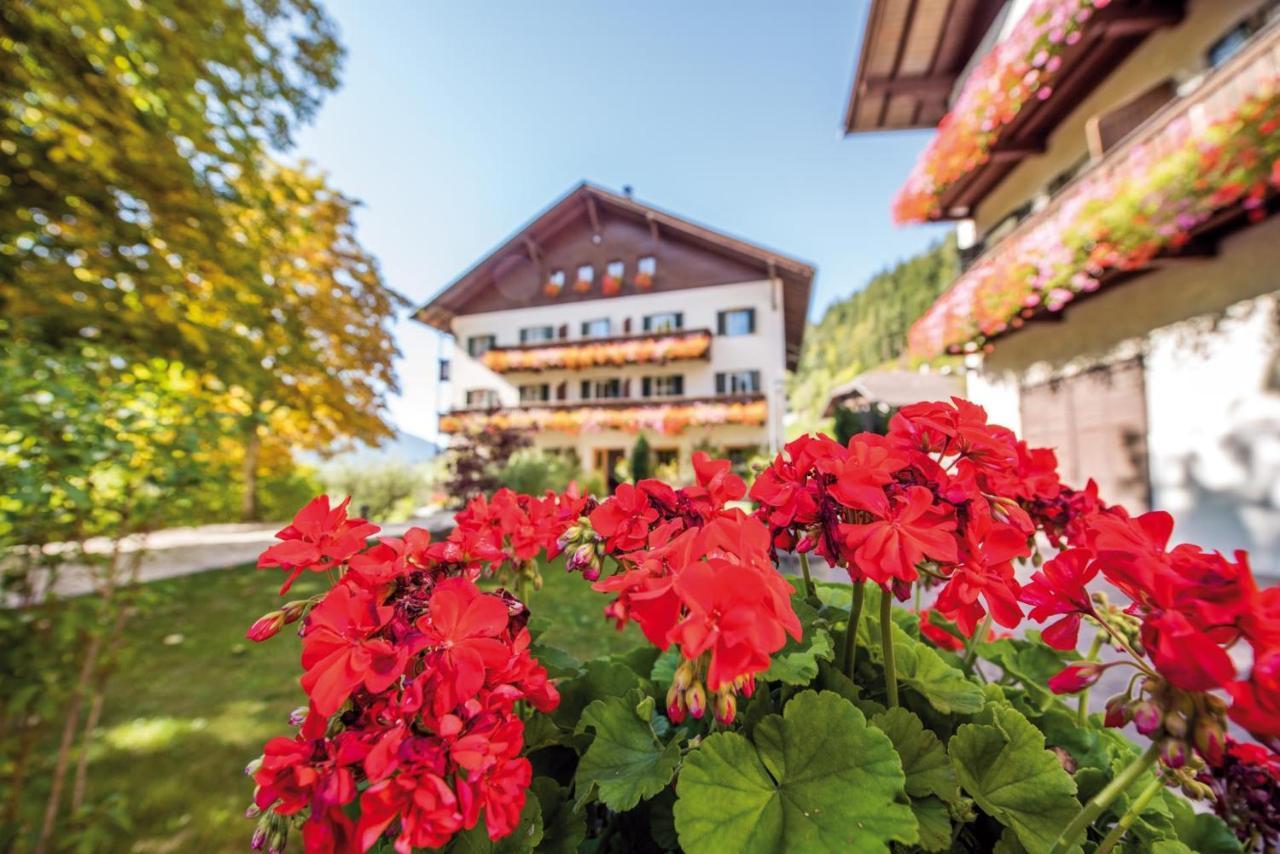 Hotel Kabis Funes  Exterior photo